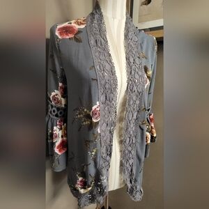 Entro Womens Size Small Floral Cardigan Kimomo Lightweight Grey Flowers Pink